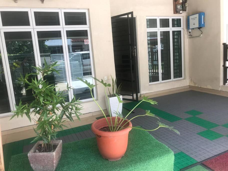 Terrace House Near Stulang Laut Ciq Midvalley Ksl For 7Pax Джохор-Бару Экстерьер фото