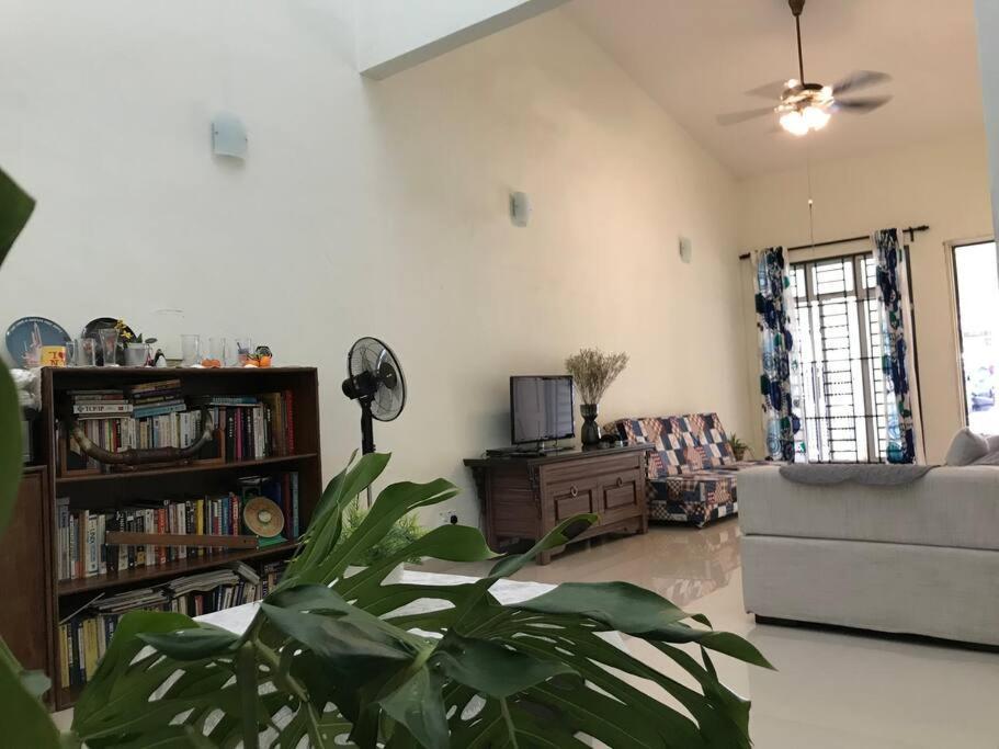 Terrace House Near Stulang Laut Ciq Midvalley Ksl For 7Pax Джохор-Бару Экстерьер фото