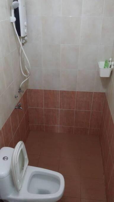 Terrace House Near Stulang Laut Ciq Midvalley Ksl For 7Pax Джохор-Бару Экстерьер фото