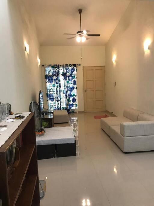 Terrace House Near Stulang Laut Ciq Midvalley Ksl For 7Pax Джохор-Бару Экстерьер фото