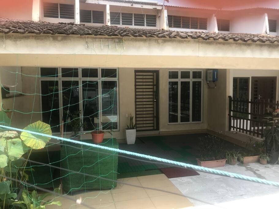Terrace House Near Stulang Laut Ciq Midvalley Ksl For 7Pax Джохор-Бару Экстерьер фото