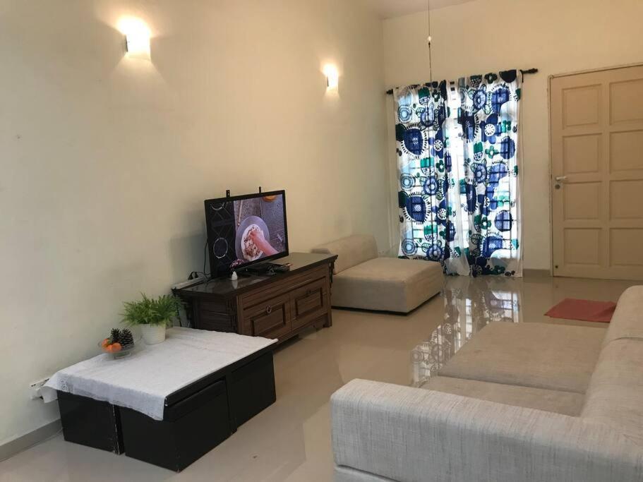 Terrace House Near Stulang Laut Ciq Midvalley Ksl For 7Pax Джохор-Бару Экстерьер фото